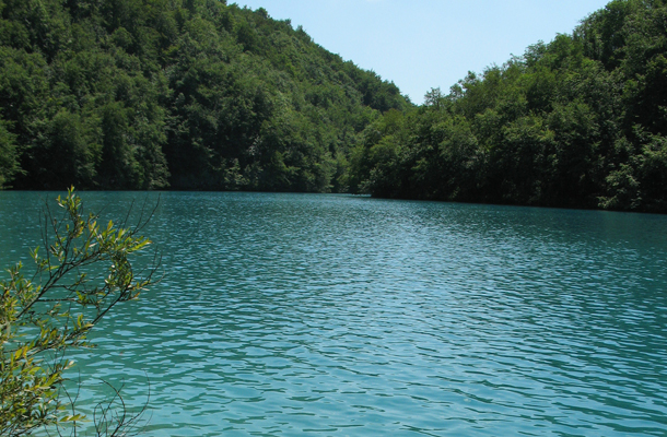 Conheça o Parque Nacional Lagos de Plitvice, um “pedaço do paraíso”.