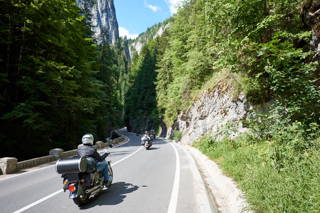 Saiba se viajar de moto compensa e o que é necessário para isso